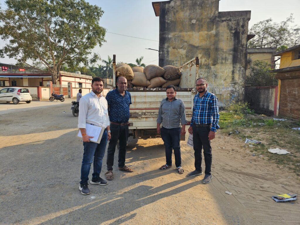 सारंगढ़ : पिकअप सहित 40 बोरी अवैध धान जब्त…वैद्य दस्तावेज नही होने के कारण किया गया जब्त…