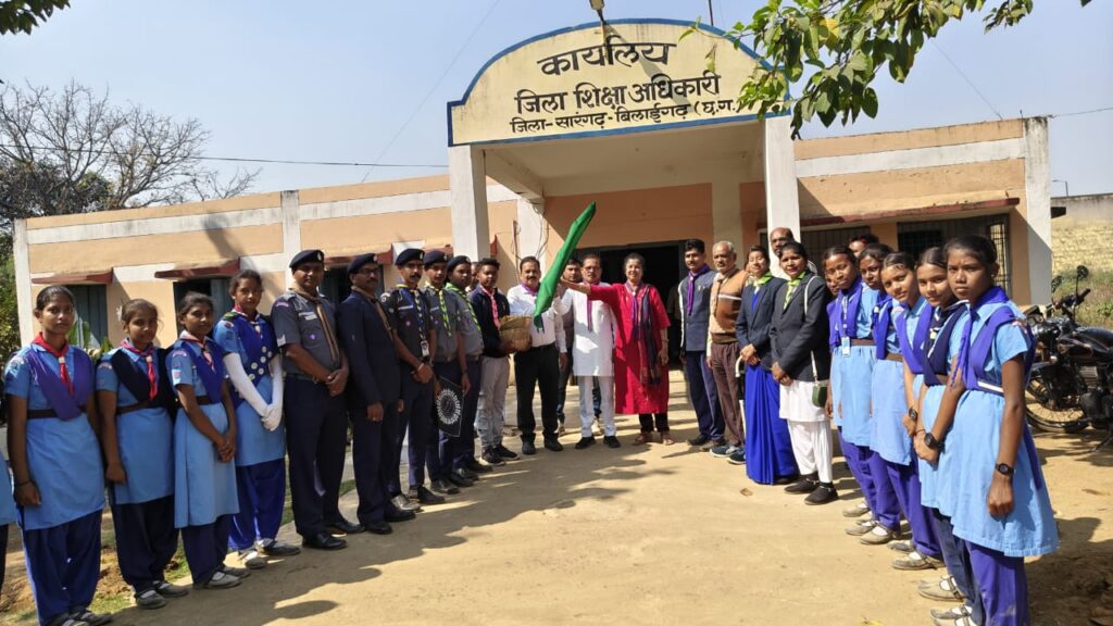 राष्ट्रीय जंबूरी त्रिचि तमिलनाडु हेतु सारंगढ़ जिला के स्काउट रवाना…जिला संघ ने दिखाई हरी झंडी…