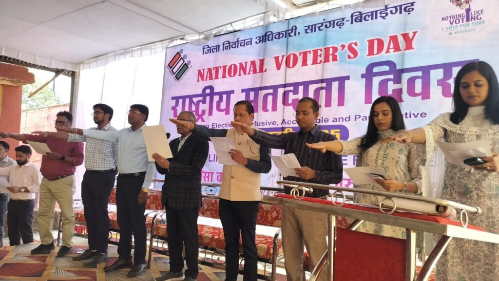 सारंगढ़ : कलेक्टर धर्मेश साहू ने मतदाता दिवस पर अधिकारी-कर्मचारियों को दिलाई शपथ…