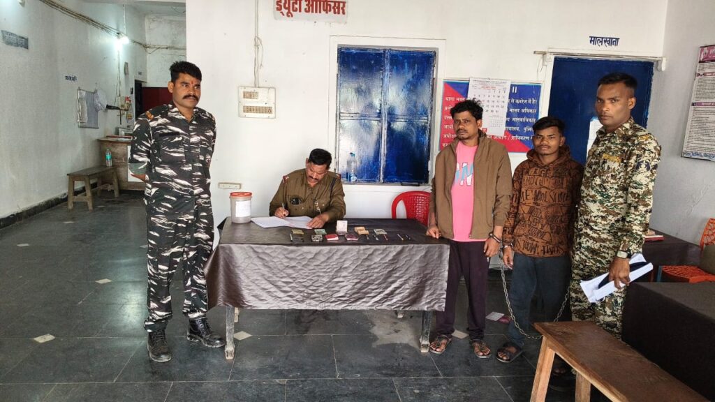 सारंगढ़ : सट्टा के विरुद्ध कार्यवाही दो आरोपी गिरफ्तार…02 नग मोबाइल के साथ नगद 8240 रूपये जब्त…