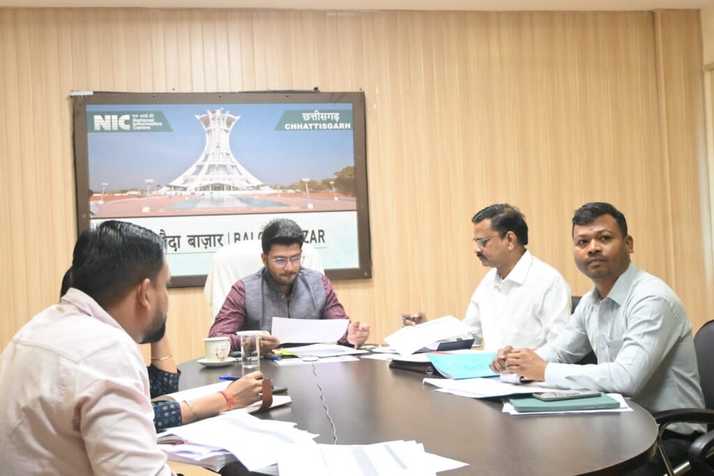 सामान्य प्रेक्षक ने की मतदान की समीक्षा…नगर पालिका बलौदाबाजार के 3 मतदान केंद्रों में औसत से कम मतदान…महिला मतदान दलों द्वारा बेहतरीन कार्य एवं शांतिपूर्ण मतदान सम्पन्न होने पर की जिला प्रशासन की सराहना…