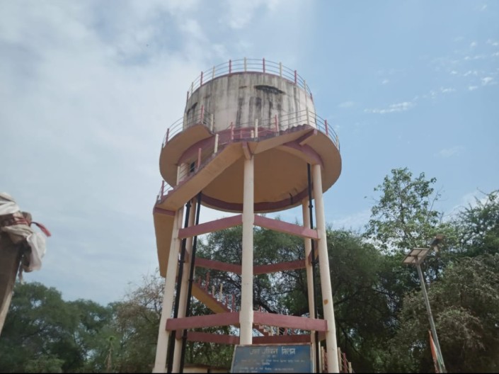 टंकी बनी शोपीस…बूंद-बूंद पानी को तरसते ग्रामीण…